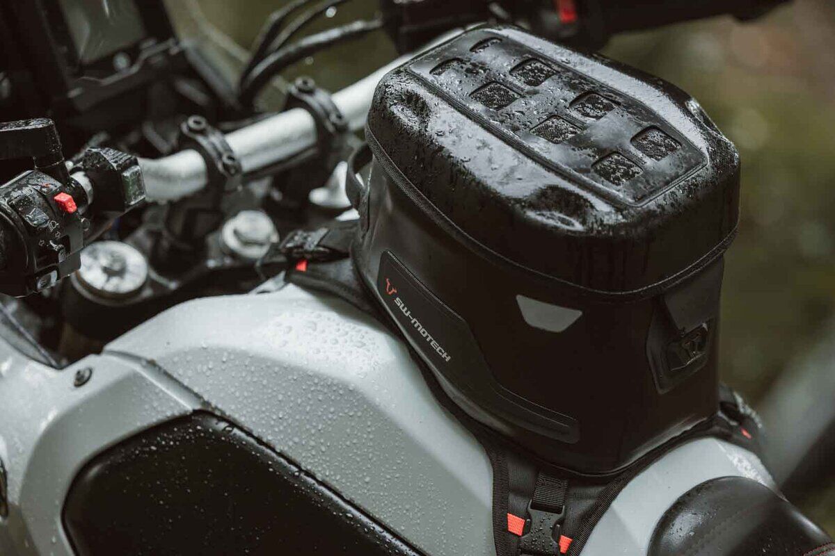 SW-MOTECH PRO Cross WP Strap Tank Bag (5.5 Liters) BC.WPB.00.025.10000