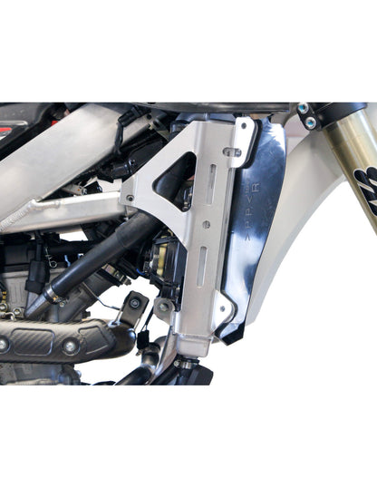 Side view of the radiator braces in aluminum for Yamaha and Fantic