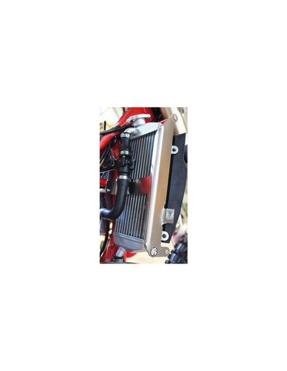 Vue de côté des protections de radiateurs en aluminium pour GasGas EC250 - EC300 - EC300 Ranger