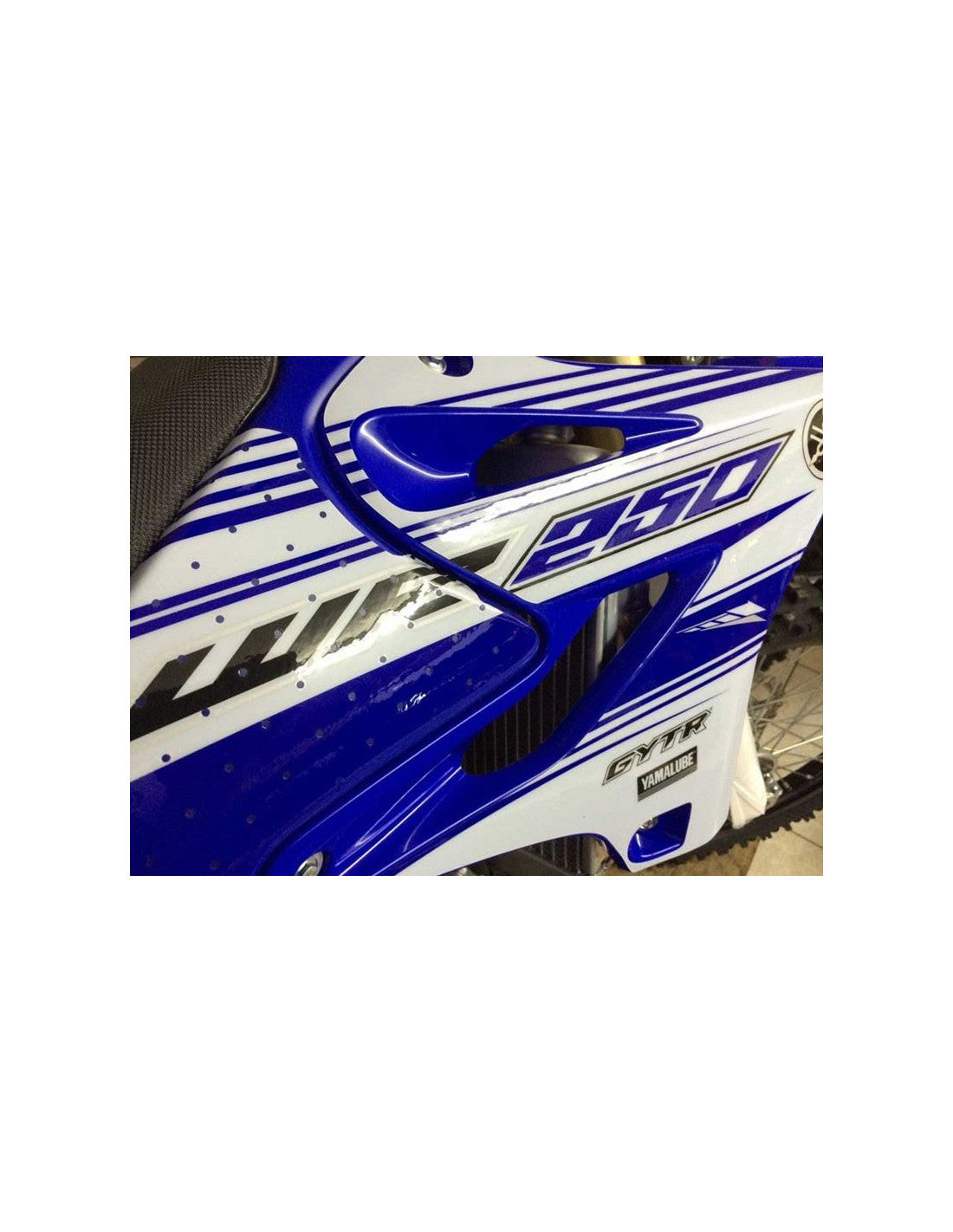 Vue de côté des protections de radiateurs en aluminium pour Yamaha YZ250 - YZ250X