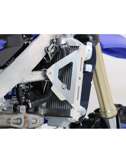 Vue arrière droite des protections de radiateurs en aluminium pour Yamaha YZ250F et YZ450F