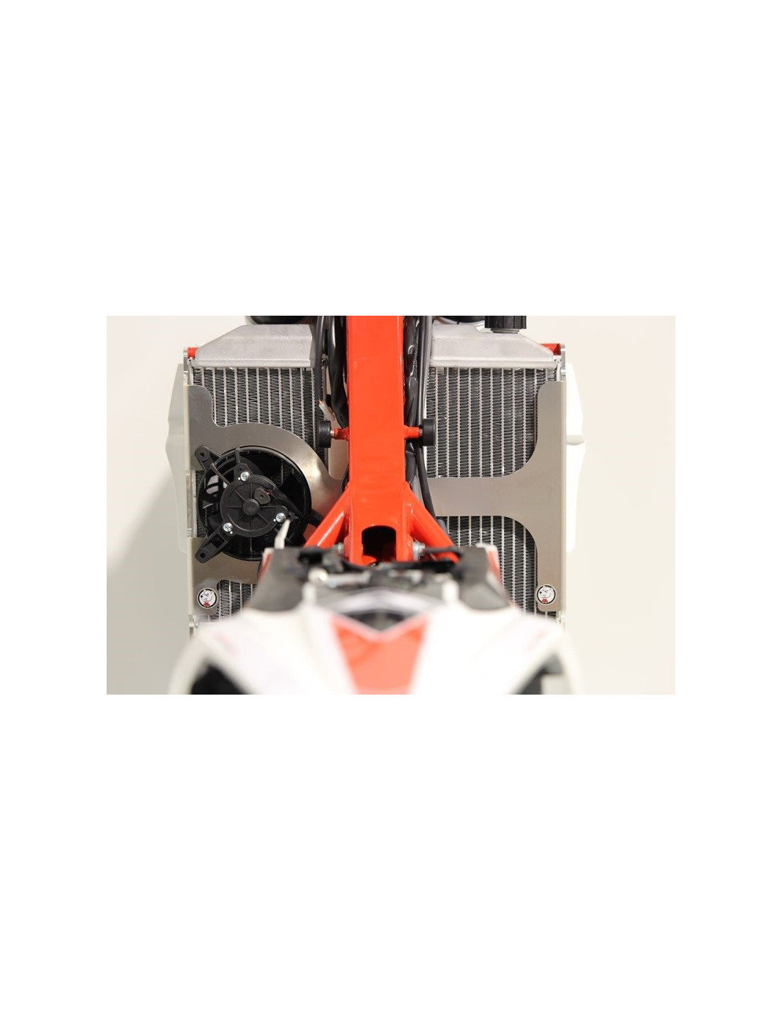 Vue arrière des protections de radiateurs en aluminium pour Beta