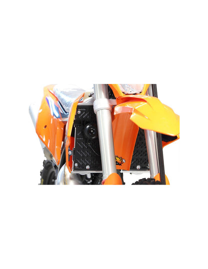 Vue de face du côté droit des protections de radiateurs en aluminium pour KTM et Husqvarna