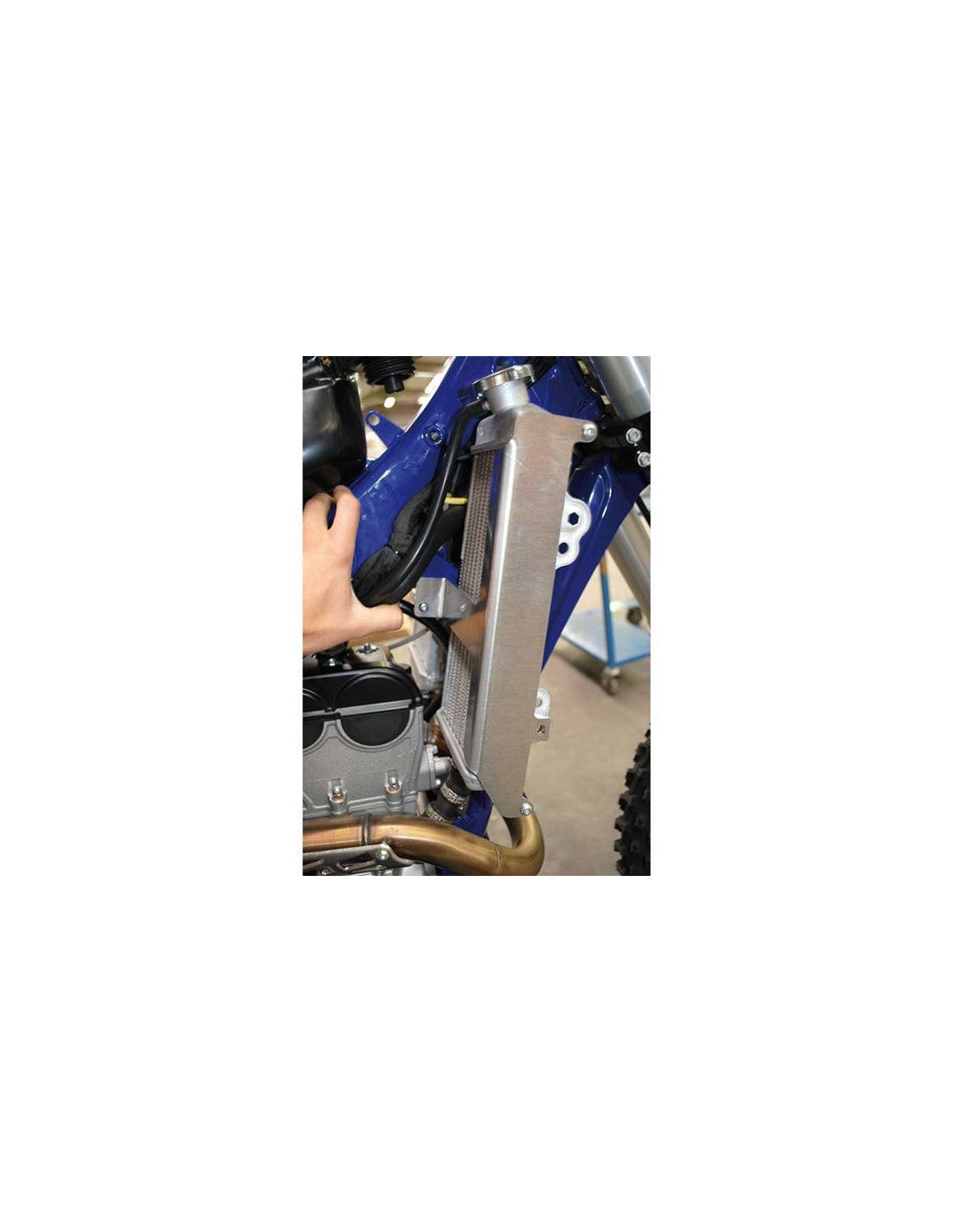 Vue de côté des protections de radiateurs en aluminium pour Sherco 250 - 300SEFR