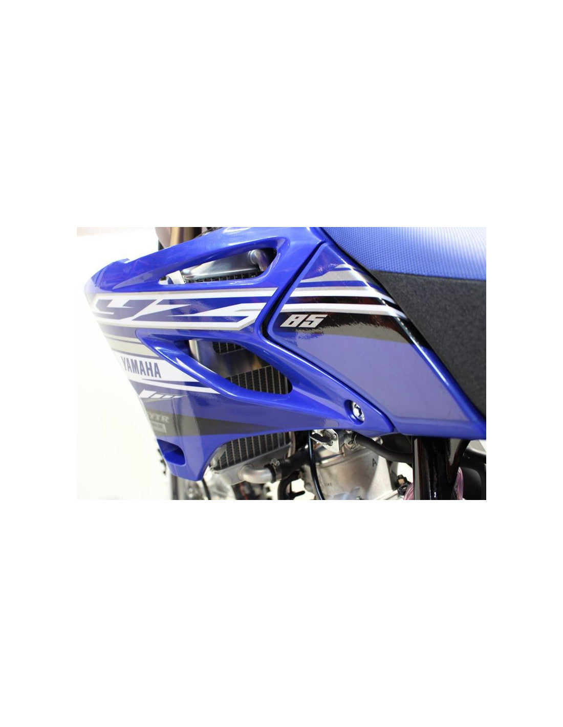 Vue arrière gauche des protections de radiateurs en aluminium pour Yamaha YZ85