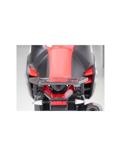 Vue arrière du porte paquet noir en plastique PEHD 15mm pour Aprilia Tuareg 660