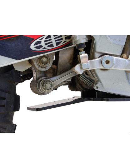 Vue rapprochée de la protection de biellette du sabot noir en plastique PEHD 6mm pour Honda XR650R