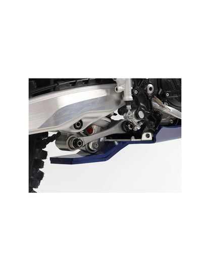 Vue rapprochée de la protection de biellette du sabot bleu en plastique PEHD pour Husqvarna TC125 - TE150