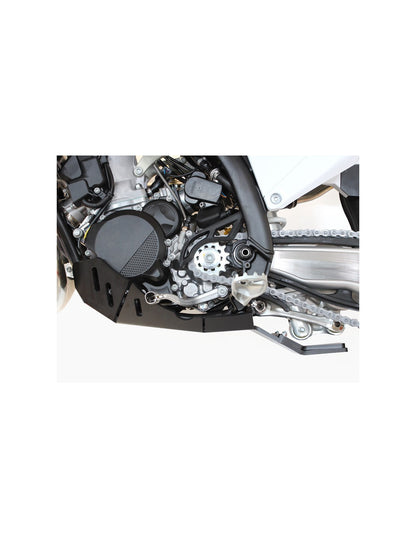 Vue rapprochée de la protection de biellette du sabot noir en plastique PEHD pour KTM 250-300 - Husqvarna 250-300