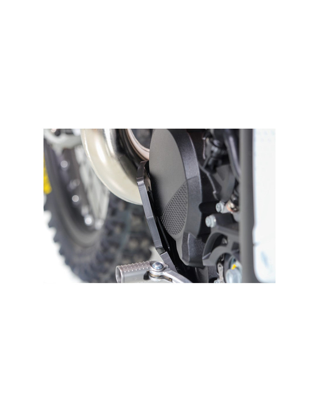 Vue rapprochée de la protection du carter gauche pour KTM 250EXC et 300EXC