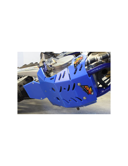 Vue du dessous du sabot bleu en plastique PEHD avec protection de biellette pour Sherco SER250F - SER300F