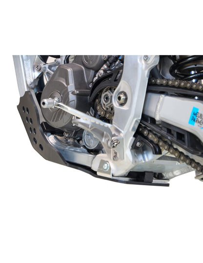 Vue arrière gauche du sabot noir en plastique PEHD 6mm pour Triumph TF250X