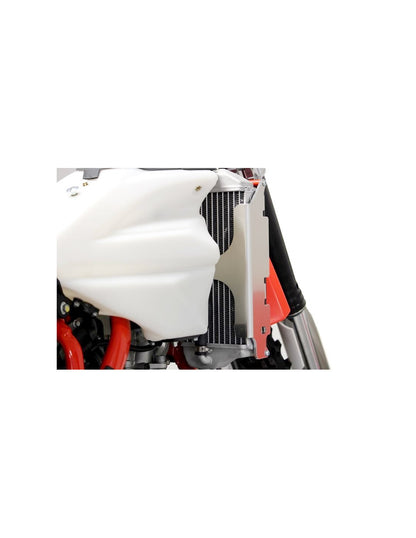 Front view of the radiator braces in aluminum for Beta 2T