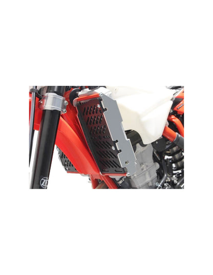 Vue de face des protections de radiateurs en aluminium pour Beta 4T