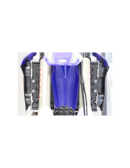 Vue avant des protections de radiateurs en aluminium pour Sherco SE250R / SE300R
