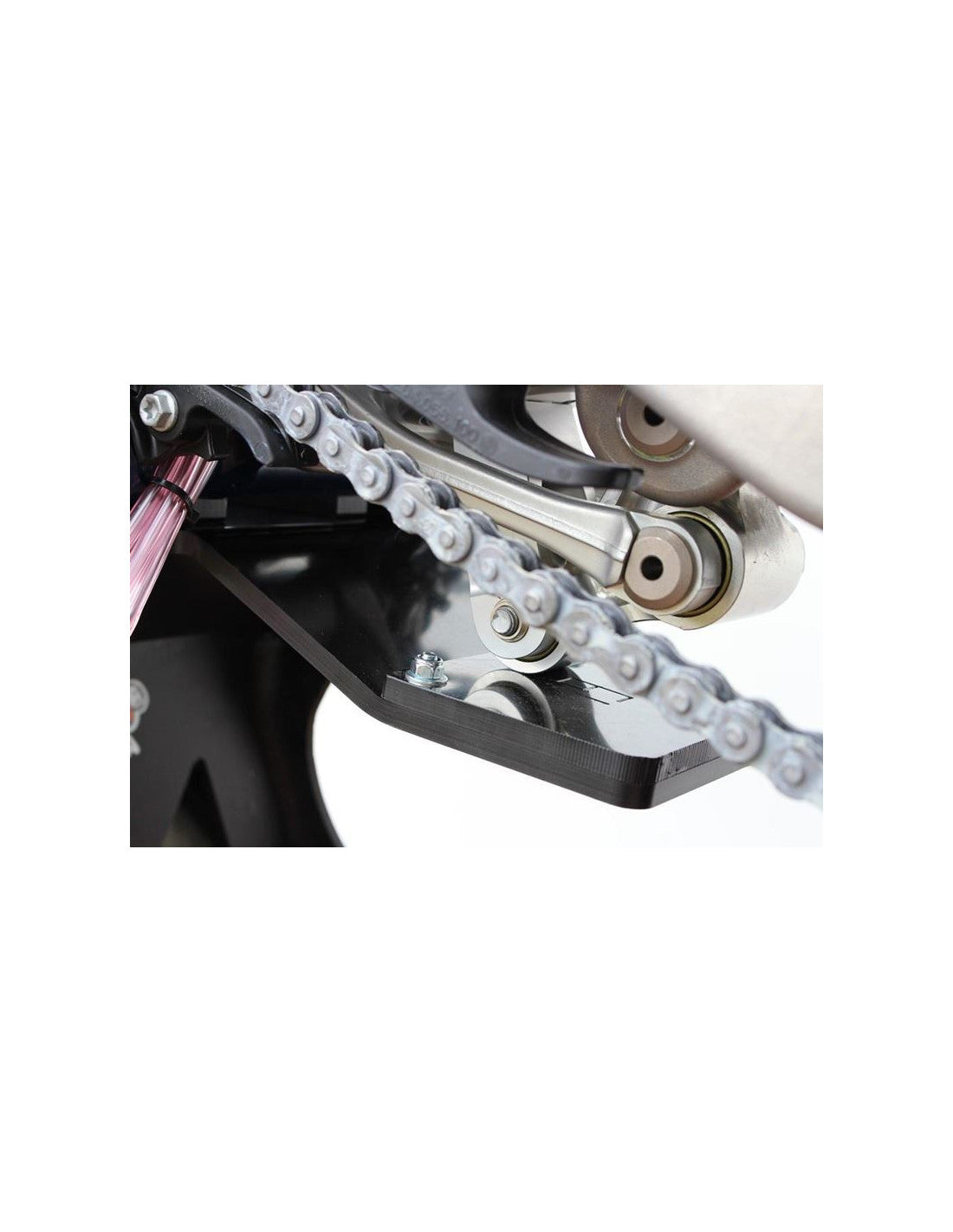 Vue rapprochée du sabot noir en plastique PEHD avec protection de biellette pour GasGas - KTM - Husqvarna enduro 2T